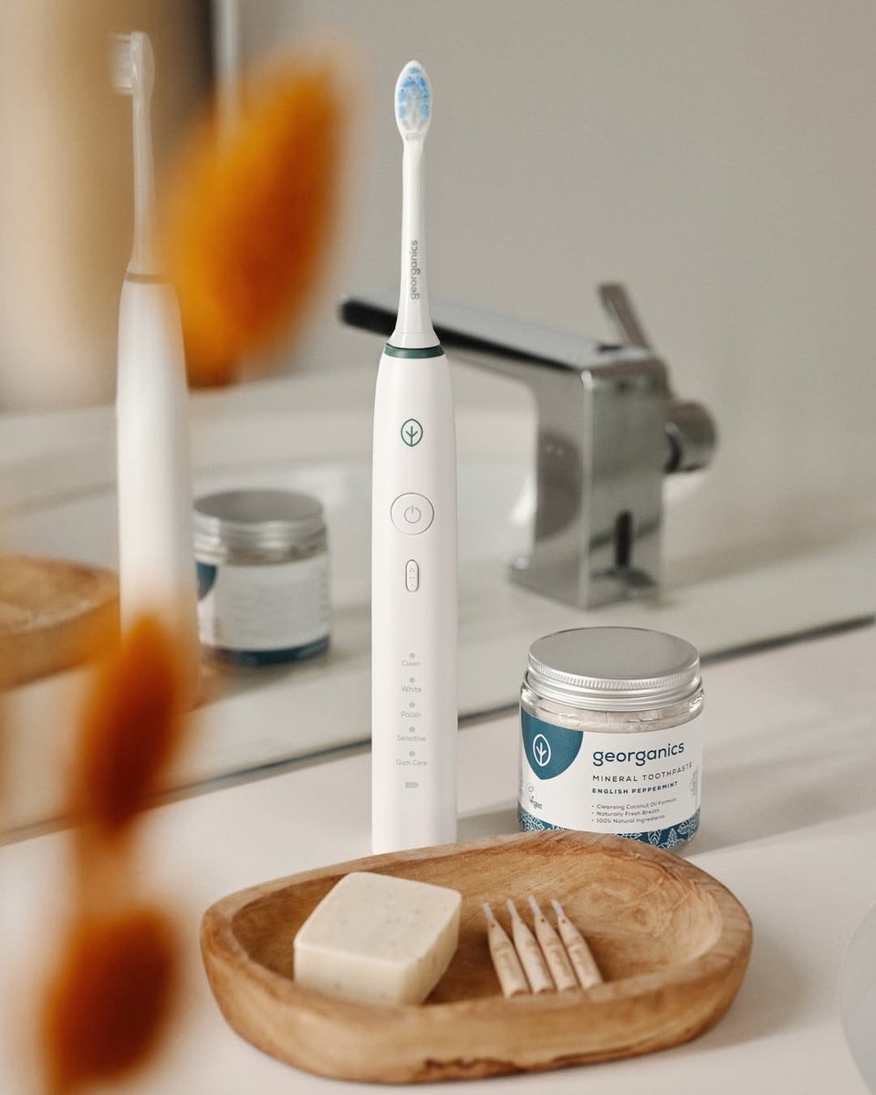 You reuse your toothbrush, and thanks to forward-thinking businesses like @Georganics you can also reuse your toothpaste packaging!

Be part of the zero waste movement and choose metal packaging 💚 

#reuse #recycle #sustainablepackaging #metalrecyclesforever #packagingdesign