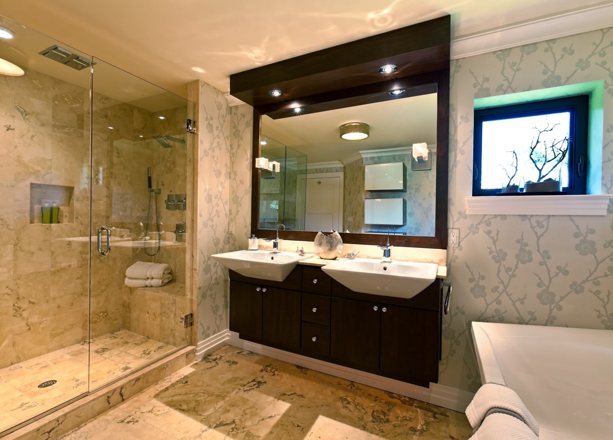 Armoured Touch Inc. is proud to provide top-of-the-line remodeling services. Our team will make sure every detail is meticulously crafted to meet your vision. Contact us today to get started on your dream bathroom renovation.