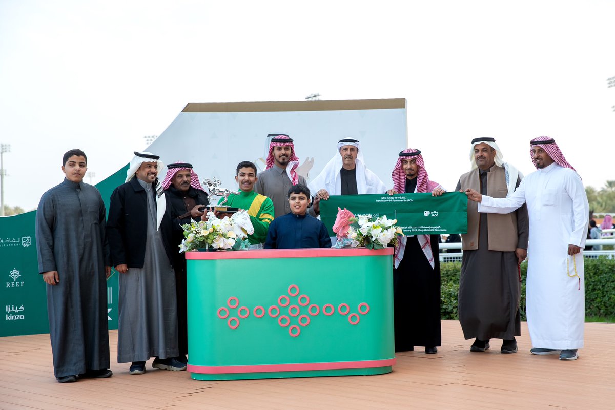 JockeyClub_SA's tweet photo. الشوط الرابع - الحفل 83 

برعاية جاكو @hey_Jaco 🏆 
 
الأستاذ لؤي ماجد أخصائي شراكات أول يقدم الجائزة للمدرب سلمان شقران 

 الفائز : رايه🏇
المالك : خالد ابراهيم علي الميمان 

ألف مبروك 👏🤩 https://t.co/YIsim3ETJZ