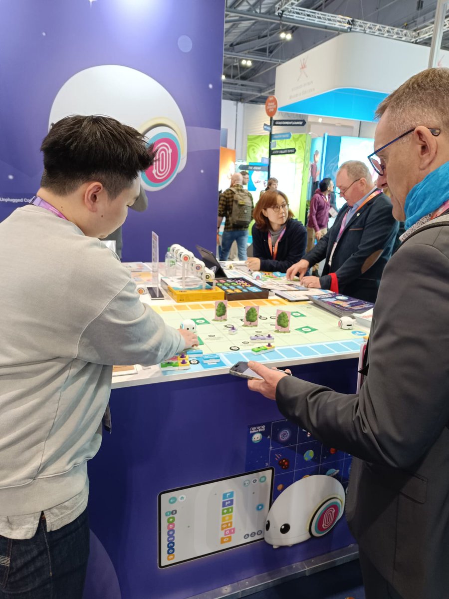 Zoom sur #robico, #robot éducatif pour le #codage au #Bett2025 ⤵️
✔️Méthode de code binaire
✔️ Programmable grâce à des blocs connectés
✔️ Application mobile fonctionnant en bluetooth et contenus pédagogiques.
#Coding 
#Ambition21