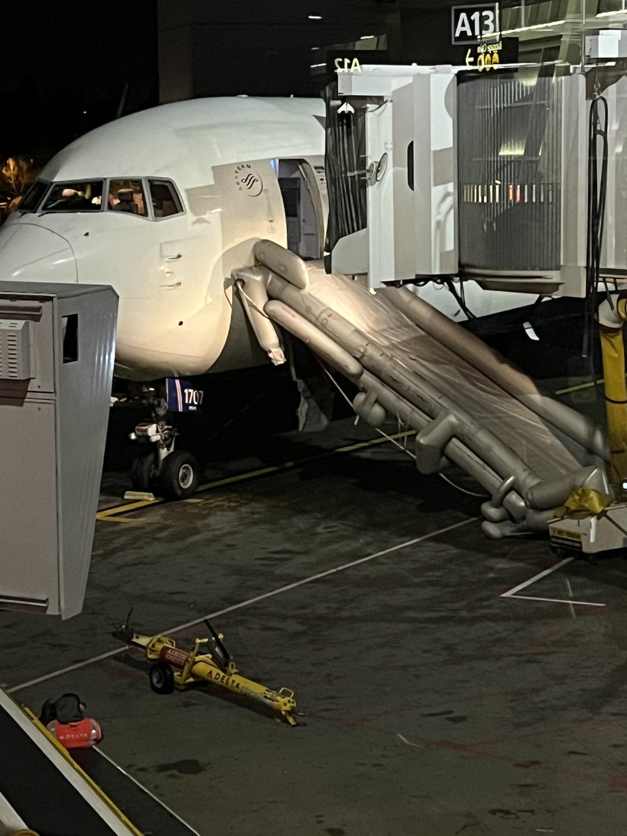 Breaking Aviation News & Videos tweet media