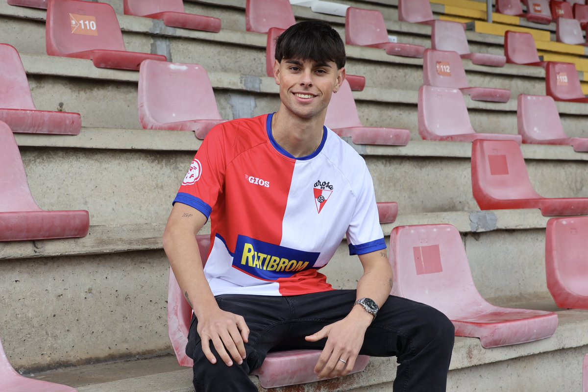 ❤️ Hugo Villaverde foi presentado hoxe como xogador do #ArosaSC. 

🤍 Benvido de novo, Hugo!

#ForzaArosa #ArosaSC