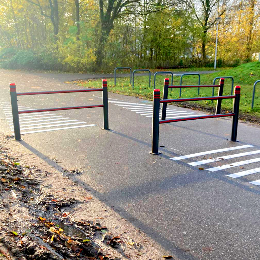 ErdiBV's tweet image. 𝗨𝗶𝘁𝗻𝗲𝗲𝗺𝗯𝗮𝗿𝗲 𝗵𝗲𝗸𝗸𝗲𝗻 𝗺𝗲𝘁 𝗦𝗼𝗹𝗮𝗿 𝗙𝗹𝗮𝘀𝗵 𝗚𝗲𝗺𝗲𝗲𝗻𝘁𝗲 𝗞𝗮𝗺𝗽𝗲𝗻
In opdracht van de @gemKampen  hebben wij uitneembare hekken voorzien van Solar Flash geleverd, die zijn geplaatst op de Broedersingel. 
#erdi #fietsveiligheid #SolarFlash