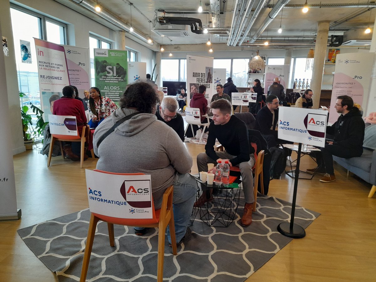 #JeRecruteAvecFranceTravailPro | 📢 Job 100% Numérique🔺 
1️⃣ 1️⃣ recruteurs ont rencontré 1️⃣ 3️⃣ 7️⃣ candidats pour trouver leurs futurs collaborateurs : Administrateur réseaux, Développeur, Spécialiste CyberSécurité, Assistant aux utilisateurs...☀️ 
#Numérique #RecruterAutrement