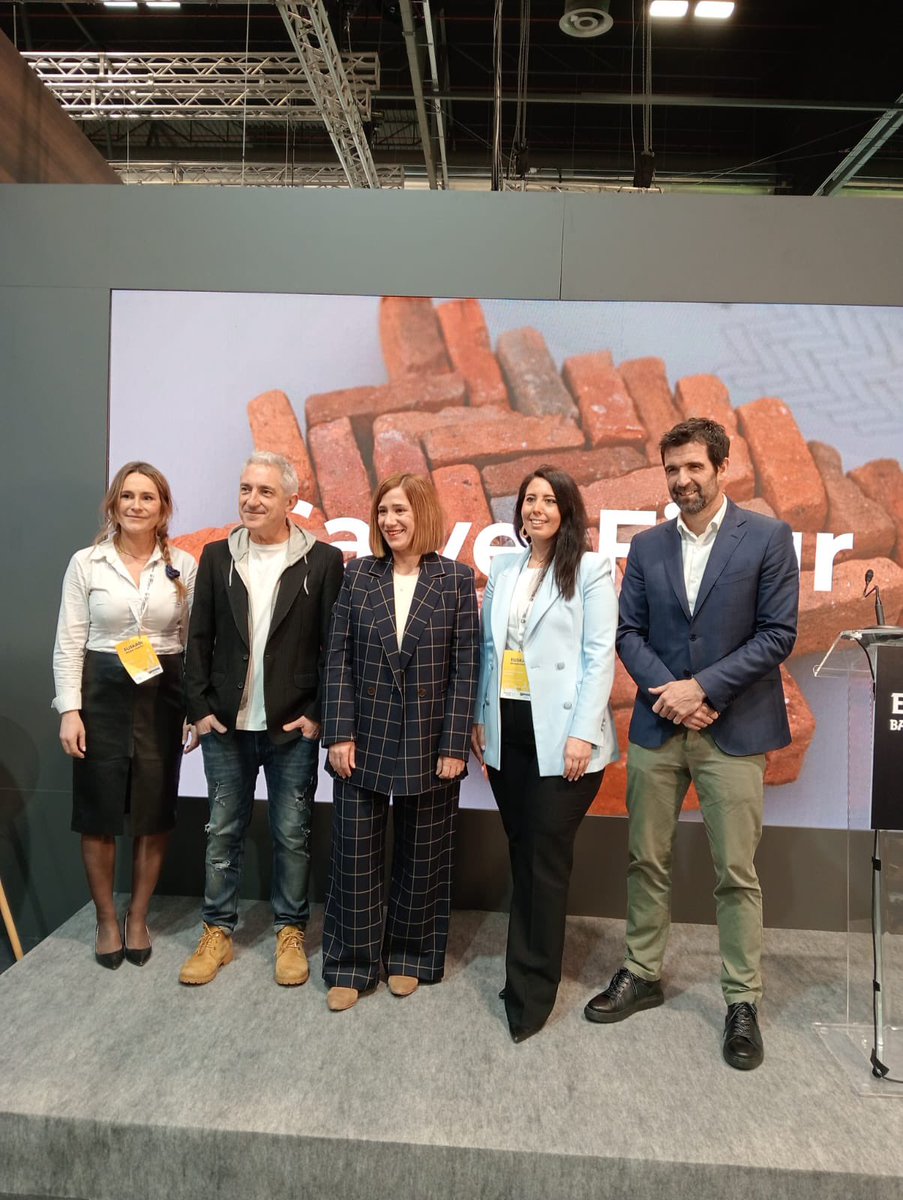 Bidasoaactiva's tweet photo. Bidasoa eskualdeak FITUR Turismo Azoka bere ondare kulturala eta historikoa erakutsi du

Irún ha presentado el proyecto de recuperación de las termas romanas de Oiasso, mientras que Hondarribia ha presidido la reunión de socios de la Red de Villas Medievales https://t.co/Zi4vz1F5oP