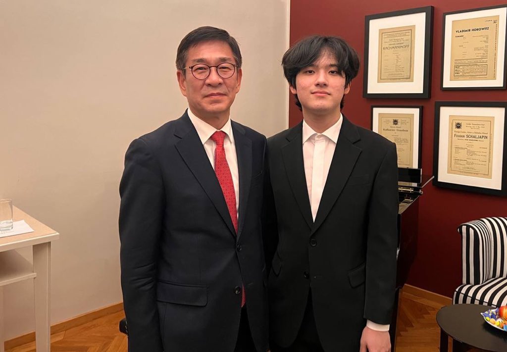 임윤찬 최근 근황 : 귀여움