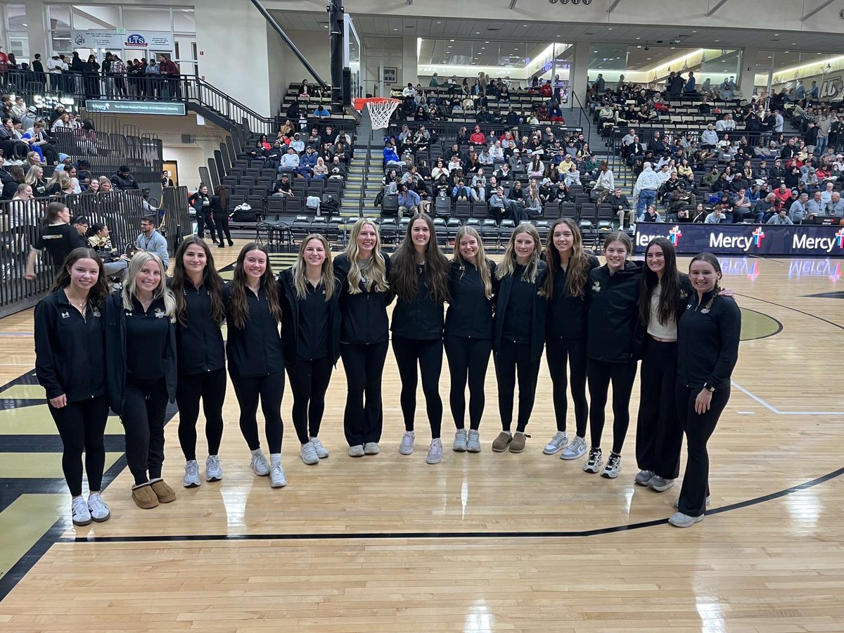 LindenwoodWSOC's tweet photo. Our 4.0 student-athletes were recognized during the @LindenwoodWBB  @LUMensBball sweep over SEMO last night. Congratulations! https://t.co/0tvfMqeiLX