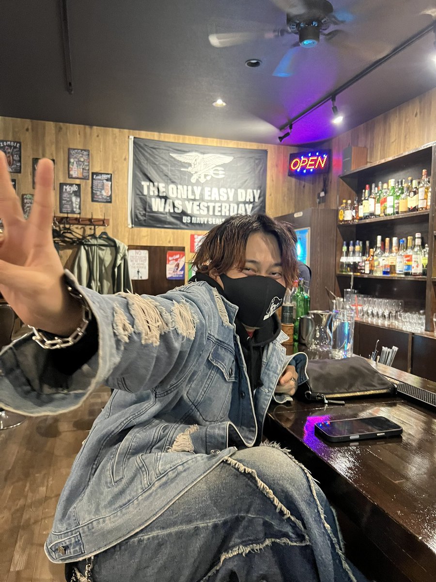 fmy0702's tweet photo. 夜中に連れ去られた😭
何でこんな夜中なのに笑顔なの、、、😀 https://t.co/kdU8XQZ1Lp