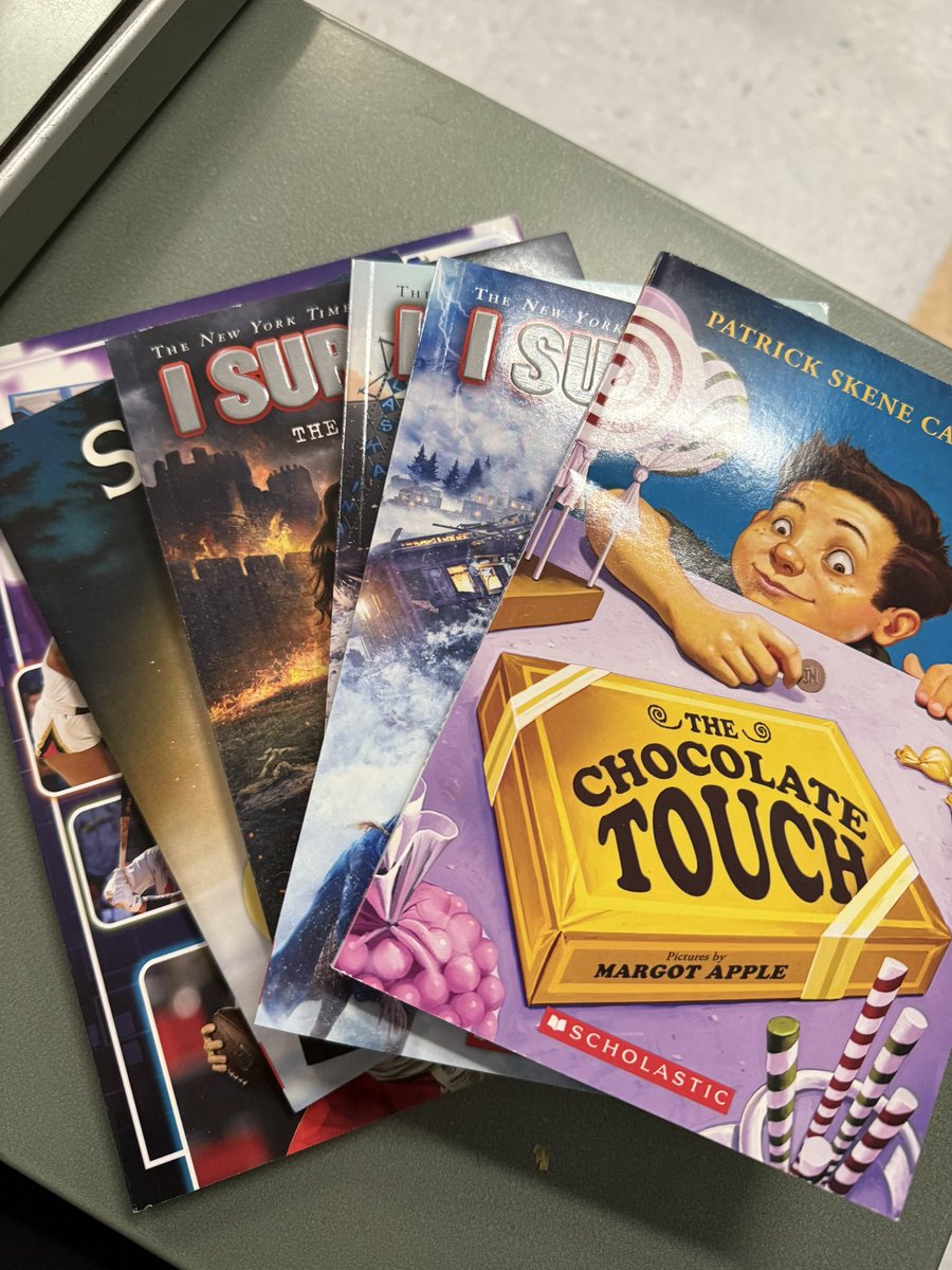 Mrs. Angela Schroeck (@mrs_schroeck) on Twitter photo Thank you <a href="/alanbshepardpta/">AlanBShepardPTA</a> for announcing me winner of the door decorating contest! The students helped me pick out some class prizes! Thank you <a href="/alanbshepardpta/">AlanBShepardPTA</a> for announcing me winner of the door decorating contest! The students helped me pick out some class prizes!