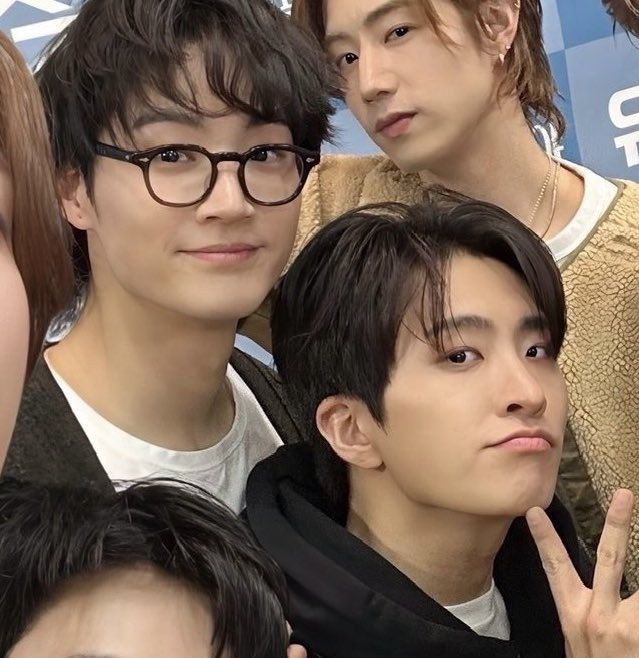 LoveisCYJ's tweet photo. ลุง และ แฟนเด็ก ของเค้า 🤭🧡 #2JAE https://t.co/A3oLVHp2mD