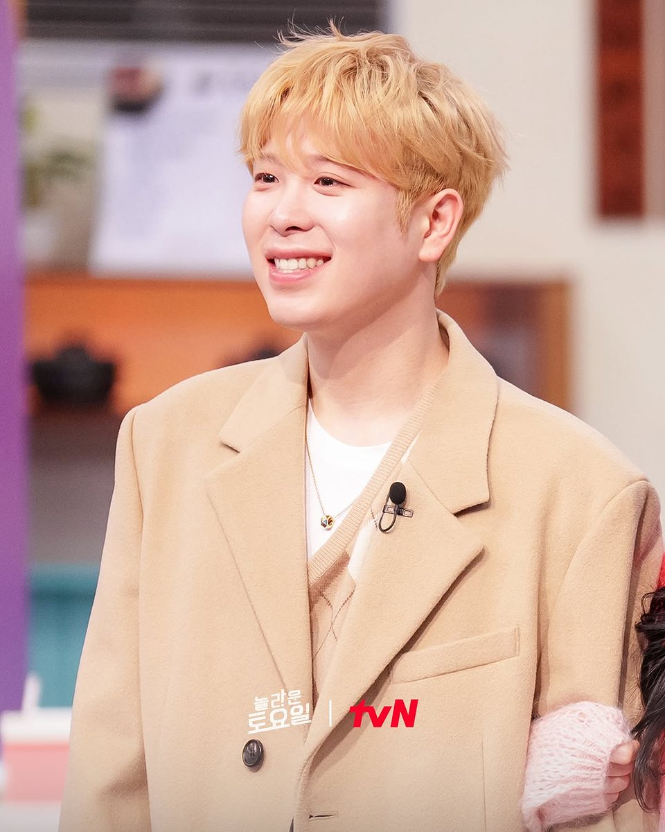smolbeanpyo's tweet photo. him 😩💛 https://t.co/WZkNOW337h