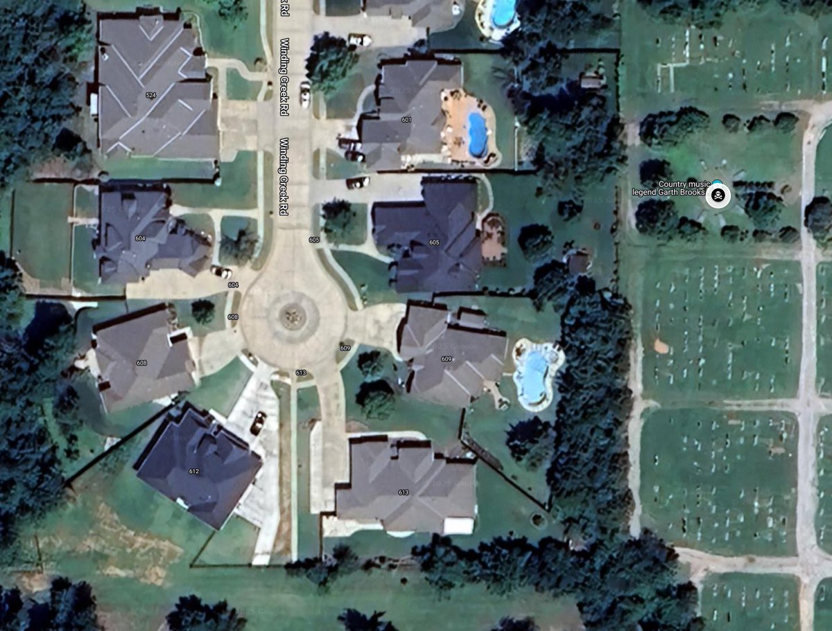 Does having Garth Brooks future burial spot behind your back yard increase your property value? Today's map features sites in Oklahoma: google.com/maps/d/edit?mi…