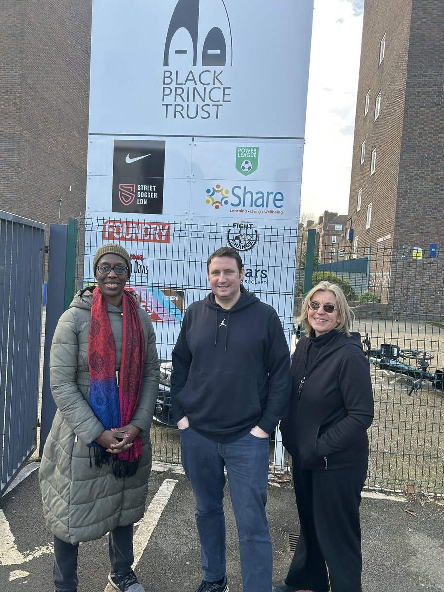 FloEshalomi's tweet photo. Good walkabout around the Ethelred Estate &amp; Lambeth Walk this morning meeting business and charities. We spoke about the increase in phone thefts/muggings, dumping of e-bikes and support for youth groups and vulnerable people. 

Lots to follow up on with police and council. https://t.co/1261yp15bV