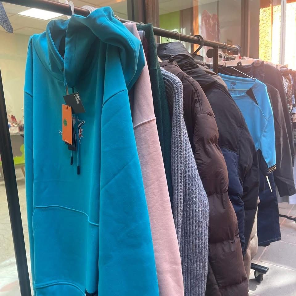 ANSeRiap's tweet photo. Ayúdanos a salvar vidas participando en la #VentaDeGarageANSeR, cada producto que adquieras, hará la diferencia en la vida de las y los niños con cáncer. Te esperamos el viernes 24 y domingo 25 en el Centro ANSeR, ubicado en Héroes del 47 N° 113, colonia Churubusco. ¡No faltes! https://t.co/m020EsEMe5