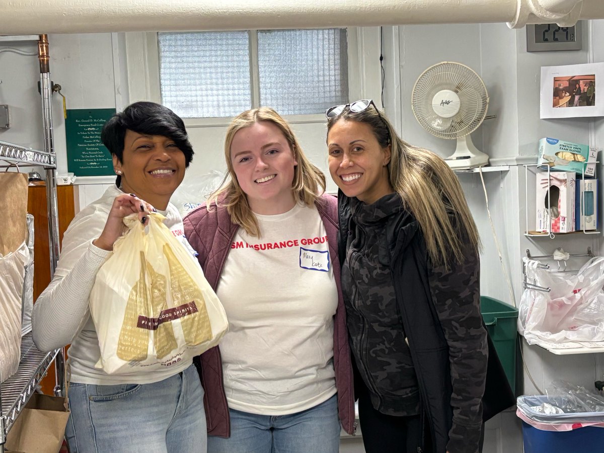 NovacoreIns's tweet photo. Inspired by Dr. King’s legacy, our Conshohocken team supported the Patrician Society by distributing meals and restocking shelves for neighbors in need. We're proud to help build stronger communities through acts of service. ❤️ #MLKDay #weekofgiving #buildsuccess https://t.co/I3QZ423b4y