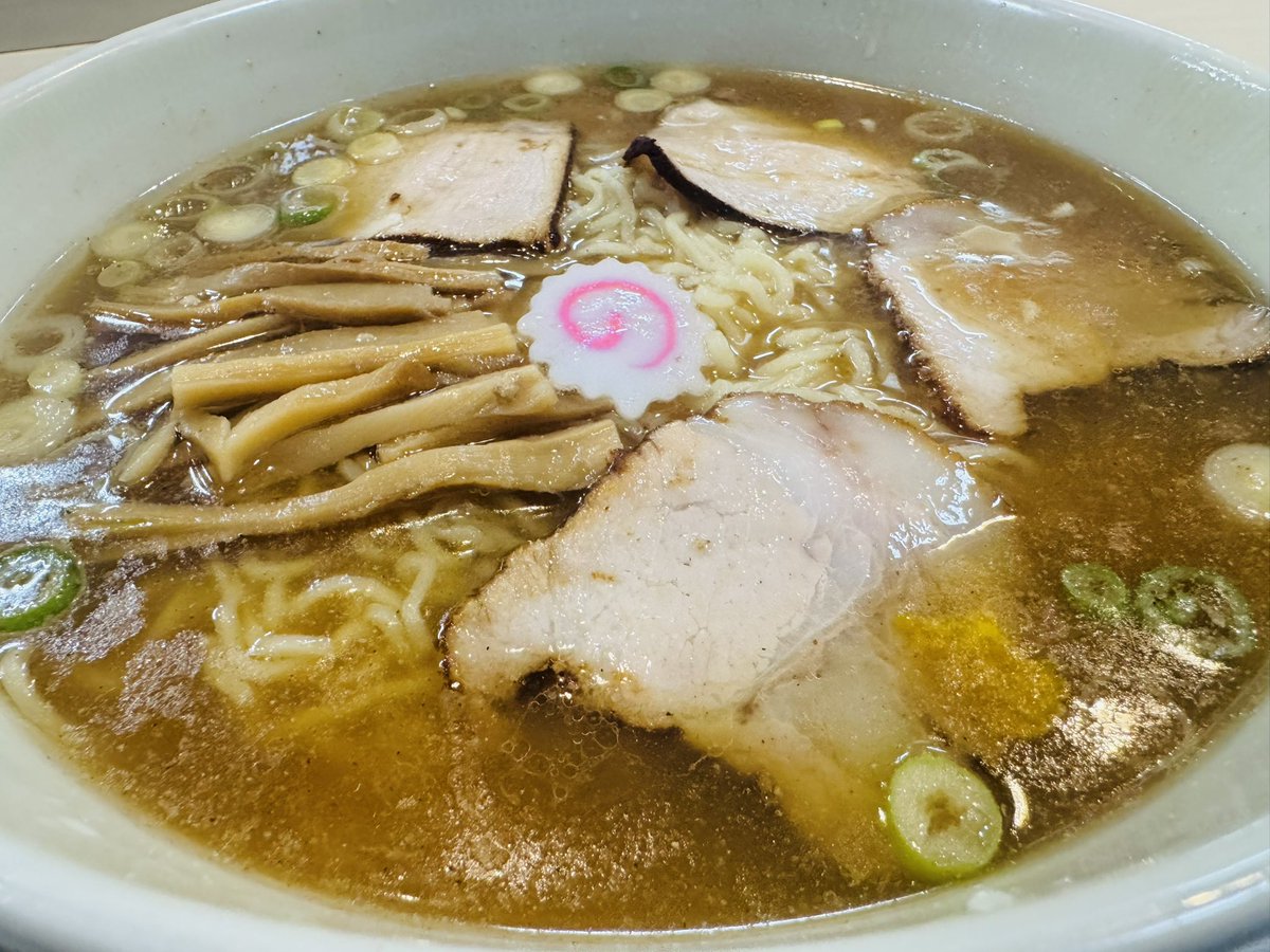 oneday_game's tweet photo. 久しぶりの飯テロ！今日は永福町の大勝軒に行ってきました。標準のラーメンで麺2人分と言う驚異のボリュームでしたが、煮干し系ラーメンでめちゃうまでしたー！
#oneday飯テロ
#明けましておめでとうございます( ´ ▽ ` )
#今年も宜しくお願いします♪ https://t.co/30wm9H1wxl