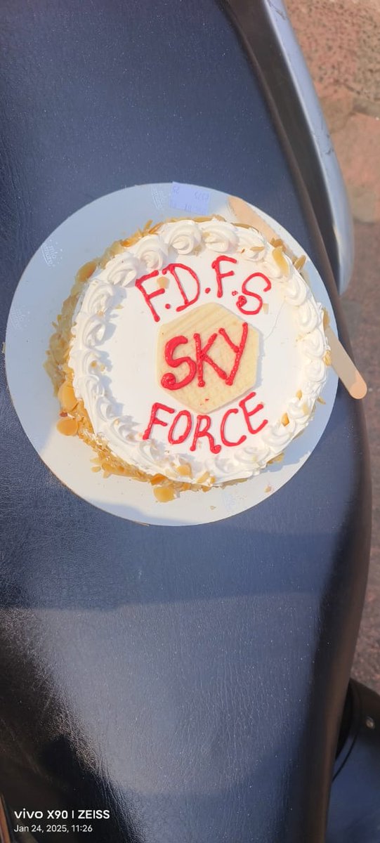 OdishaAkkians's tweet photo. Our FDFS celebration of #SkyForce .. Love you always @akshaykumar 💗💗💗 https://t.co/rNjtzd2aTI
