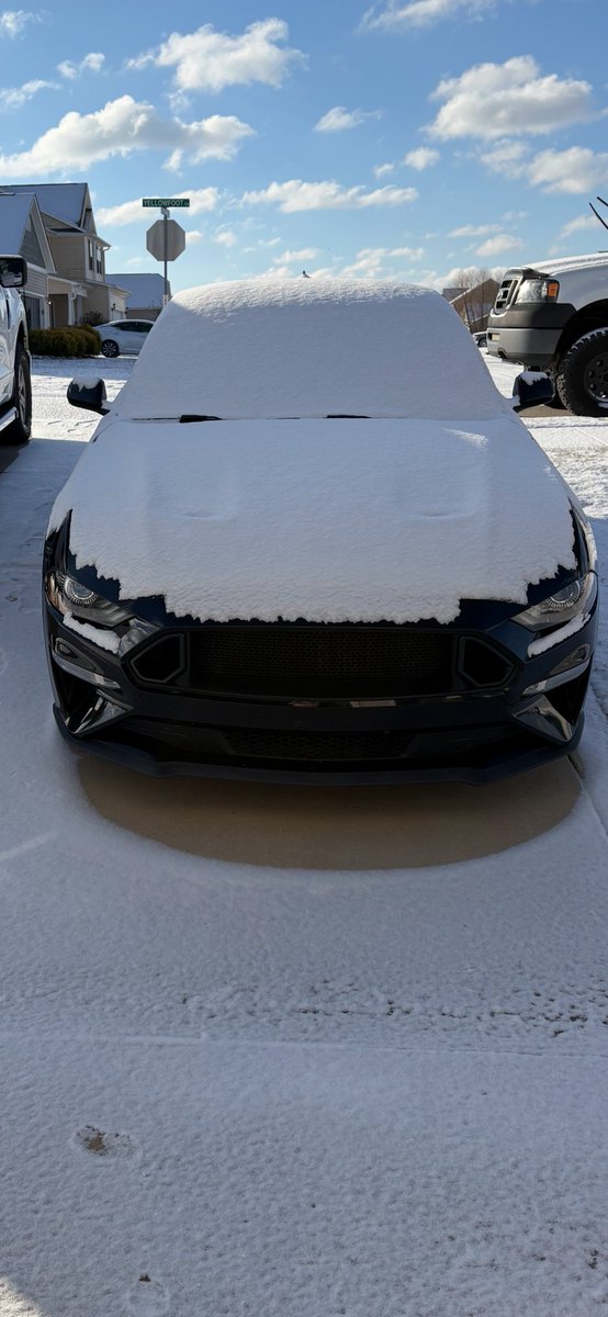 killakels61's tweet image. This much snow closed Fayetteville schools from weds-Friday 😂😂 the roads were completely dry by Thursday morning, all the snow melted by weds night 😂😂😂😂 the southerners say “it’s not the snow, it’s the ice” like we don’t get ice in New England 😂😂 so entertaining