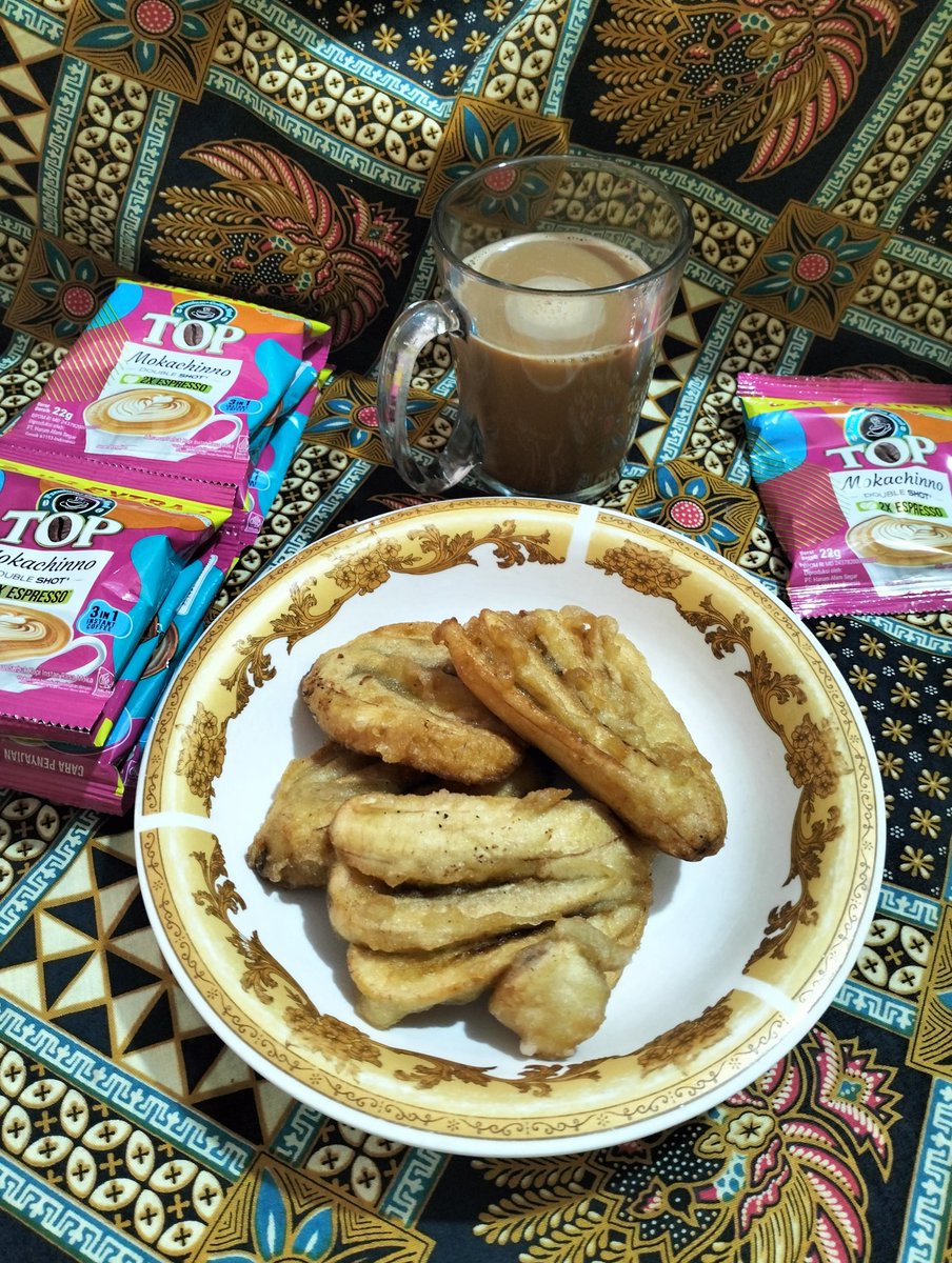 RapiSihombing's tweet photo. Cuaca mendukung banget buat minum top mokachinno. Kopi baru beli di indomaret, pertama kali coba langsung suka. Emang seenak ituu~ cocok banget diminum pas hujan sambil makan gorengan. 

#TOPCoffee #TOPMokachinno #EnaknyaDoublicious #KopinyaOrangIndonesia https://t.co/IRhfiCxmlD