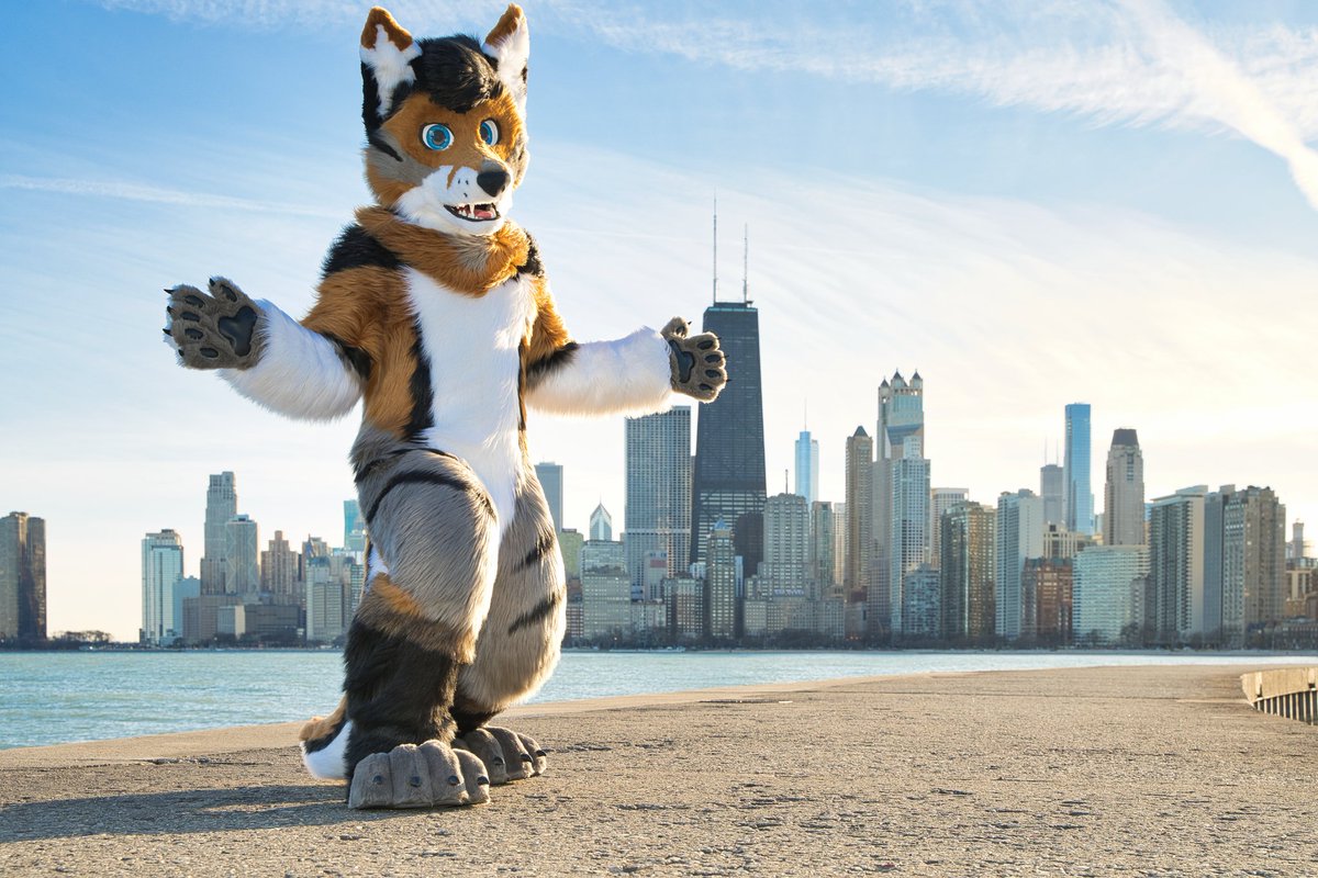 Have a fantastic weekend! 😃

This will be my last post on this scrappy platform as long as it gets worse.
But you can still follow me on other channels listed at my site fluffy.tekkie.at 😄

Sunny greetings - your extra fluffy folf ☀️

📸 by <a href="/kealianwolf/">kealian 🔜 F M / BFD 17 / MFF</a>  #FursuitFriday