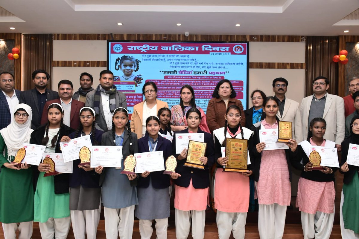 CommissionerBa1's tweet photo. आयुक्त, बरेली मण्डल द्वारा राष्ट्रीय बालिका दिवस के अवसर पर आयुक्त कार्यालय से मण्डल स्तर पर लिंग संवेदीकरण रैली को हरी झण्डी दिखाकर रवाना किया गया तथा इस अवसर पर आई0एम0ए0 हॉल में आयोजित गोष्ठी में प्रतिभाग किया गया। https://t.co/UnR1R70Pz9