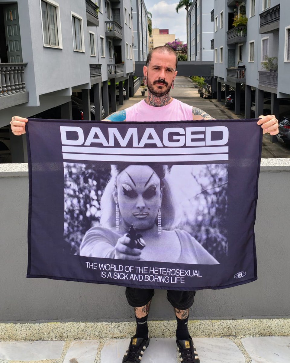 ntnleal666's tweet image. subiu no site 4 novas bandeiras da firma DAMAGED
tudo sobre nos. nada sobre eles.
queercore vive.
damaged.com.br