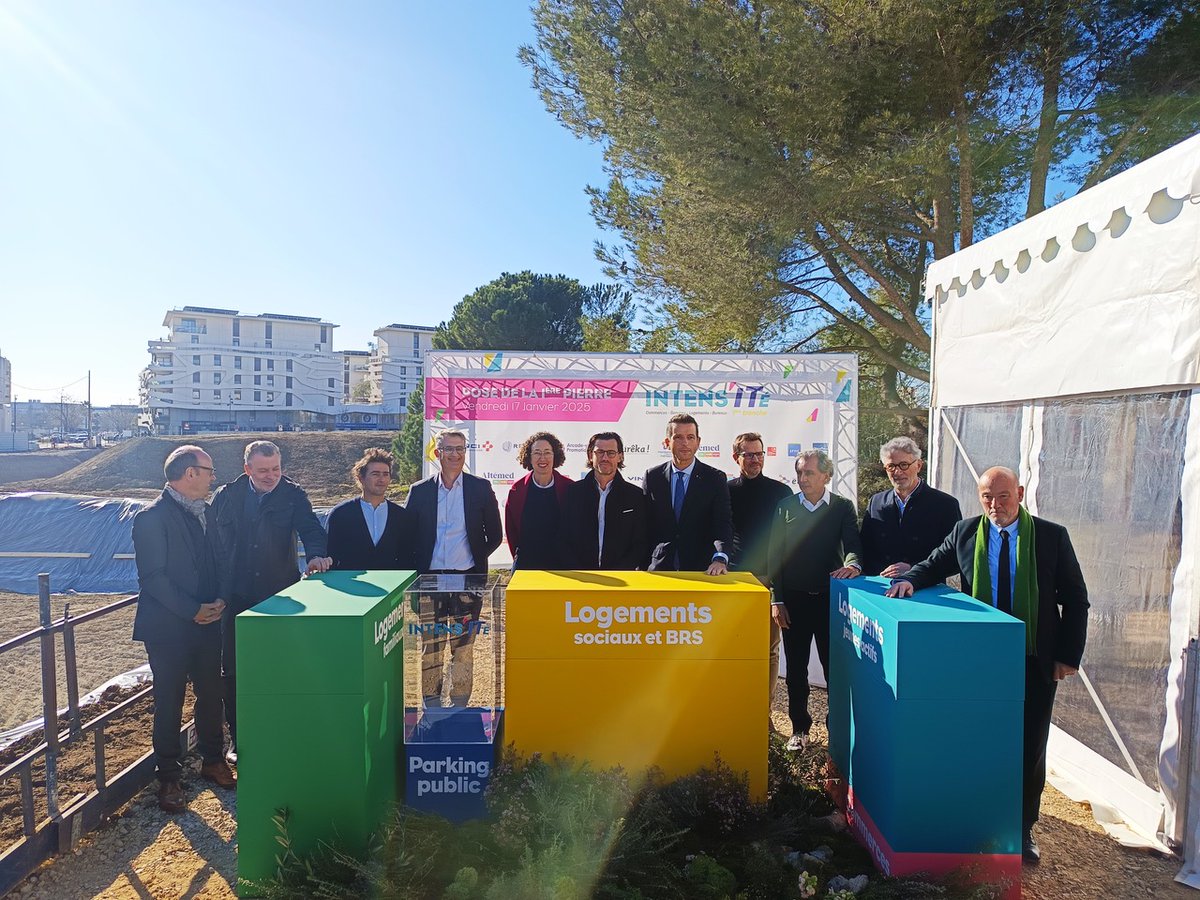 ecom_news's tweet photo. 🏢 @CastelnauleLez : Pose de la 1ère pierre de l’opération INTENS’ITE qui alliera #logements, bureaux, commerces et services avec 139 logements et 300 m2 de surfaces commerciales @FLafforgue @cedric_grail @groupe_altemed @Montpellier3m @vinciimmobilier https://t.co/LLnDtcUVNs https://t.co/3fFoGyuT6k