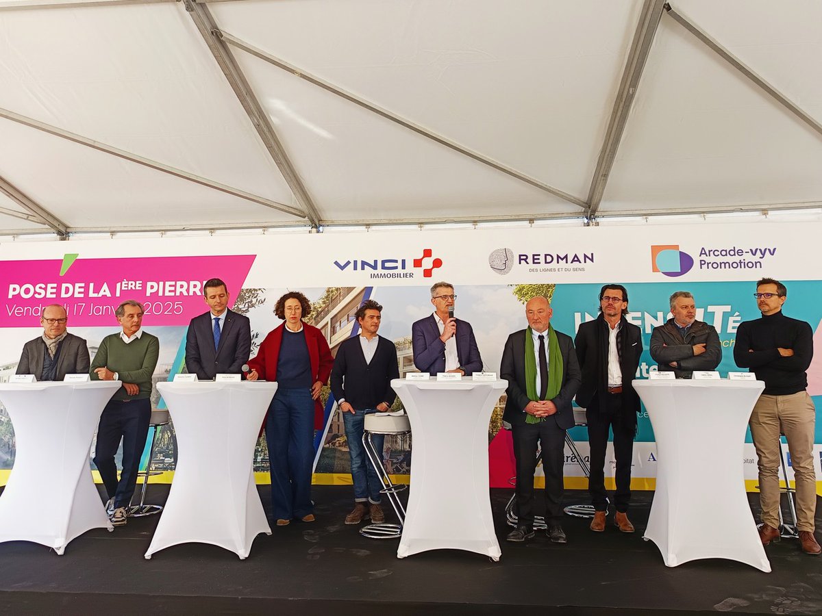 ecom_news's tweet photo. 🧱En direct de @CastelnauleLez : La pose de première pierre de l’opération INTENS’ITE est officiellement posée avec @FLafforgue @cedric_grail @groupe_altemed @Montpellier3m @vinciimmobilier https://t.co/LLnDtcUVNs https://t.co/5RfcSzMkKA