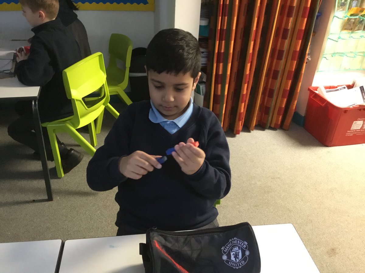 StAugustinesKen's tweet photo. In science today Year 3 looked at how magnets attract or repel. We then created our own compass with a magnet. We were fascinated to see how the magnet span around on the water to always face north. https://t.co/klkHxmEqvn