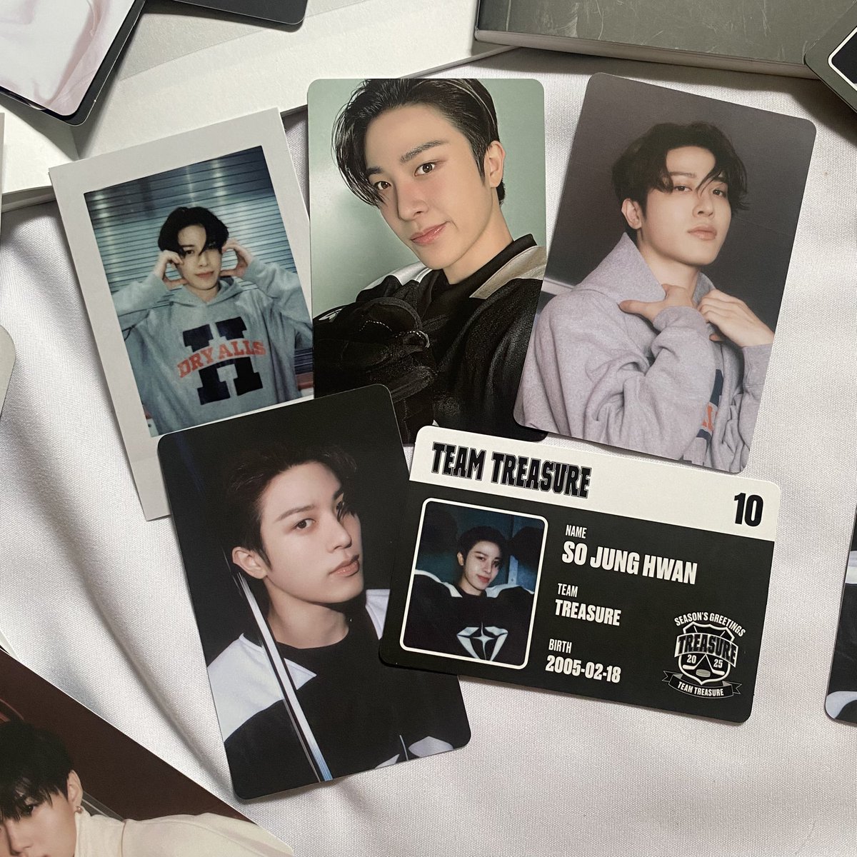 𓊆ྀི wts lfb ph 𓊇ྀ     

୨ৎ TREASURE’S 2025 SEASON’S GREETINGS 

ఇ 299 php each member set

✩payo or 3 days 
✩gcash  
✩jnt     
✩ dm/ reply to claim    

#. hyunsuk junghwan