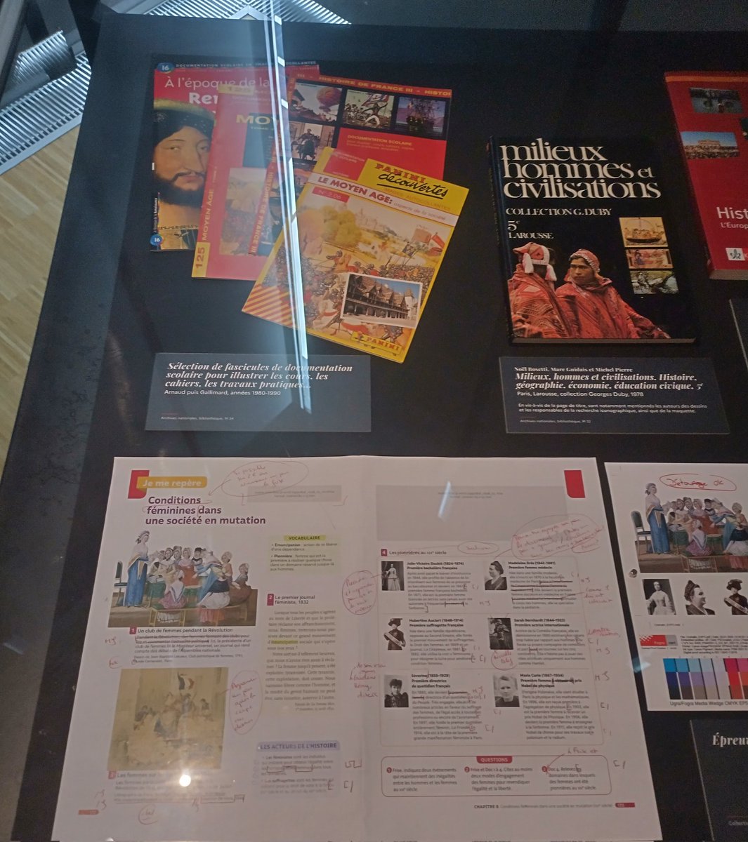 Inauguration de l'exposition "Illustrer l'histoire de France. L'épopée des manuels scolaires du 18e siècle à nos jours", aux <a href="/ArchivesnatFr/">Archives nationales de France</a> à Pierrefitte, en partenariat avec l'<a href="/APHG_National/">APHG</a>.