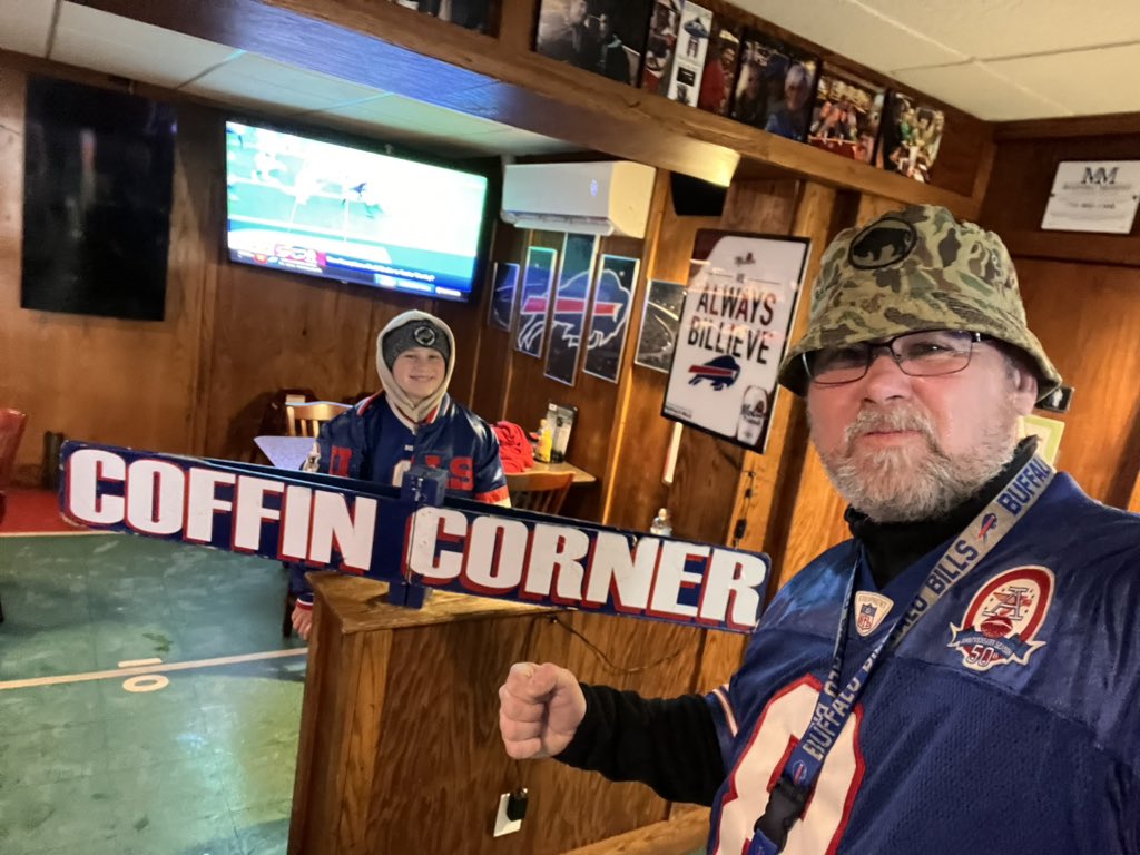 <a href="/DelReid/">y - Del Reid 🦬</a> Bright and early! Let’s get ready to get ready