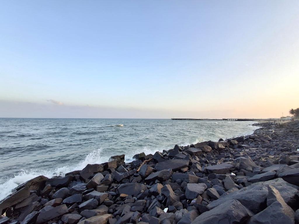 ashapravalli's tweet photo. Stress buster always❤❤
May you are in the middle of the sea as the waves giving ur best,just one more mile to go & one day your success hit harder to the seashore & fill you with the happinezzz
#heartsays
#BeachVibes https://t.co/osQlBp2omc