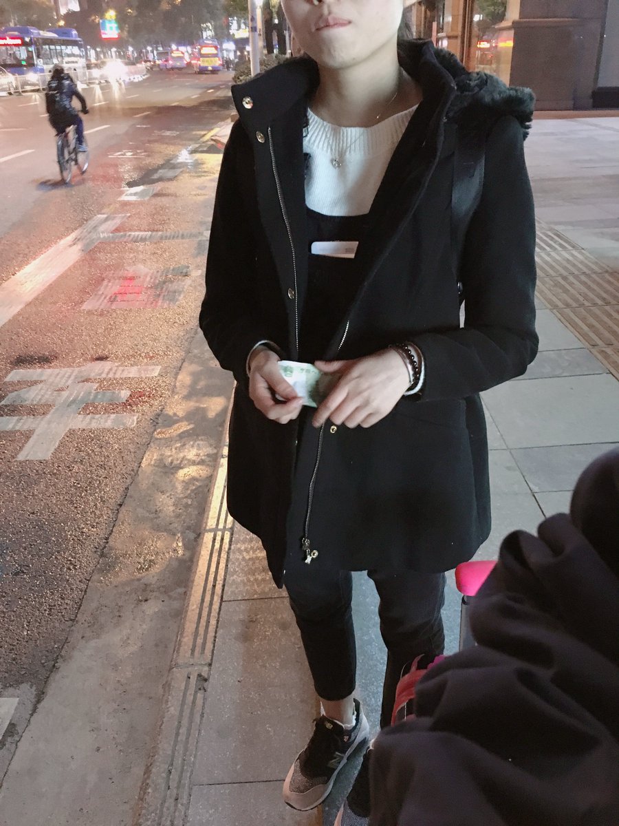 cvfdcvcv's tweet photo. 万照燕的小骚逼，喜欢吗？操舒服了的时候问她愿不愿意被外卖小哥干，她说愿意 https://t.co/Nb66vRPo4I