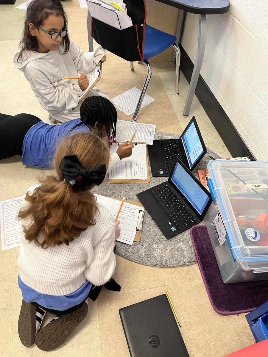 AnnaJones925's tweet photo. Great things happening at The Fort! Student led learning this morning to finish our our @Amplify Cycle in Nature unit. #secondgrade #levelup
@FTWAckel @FWE_AP https://t.co/QPrxbOjtbv