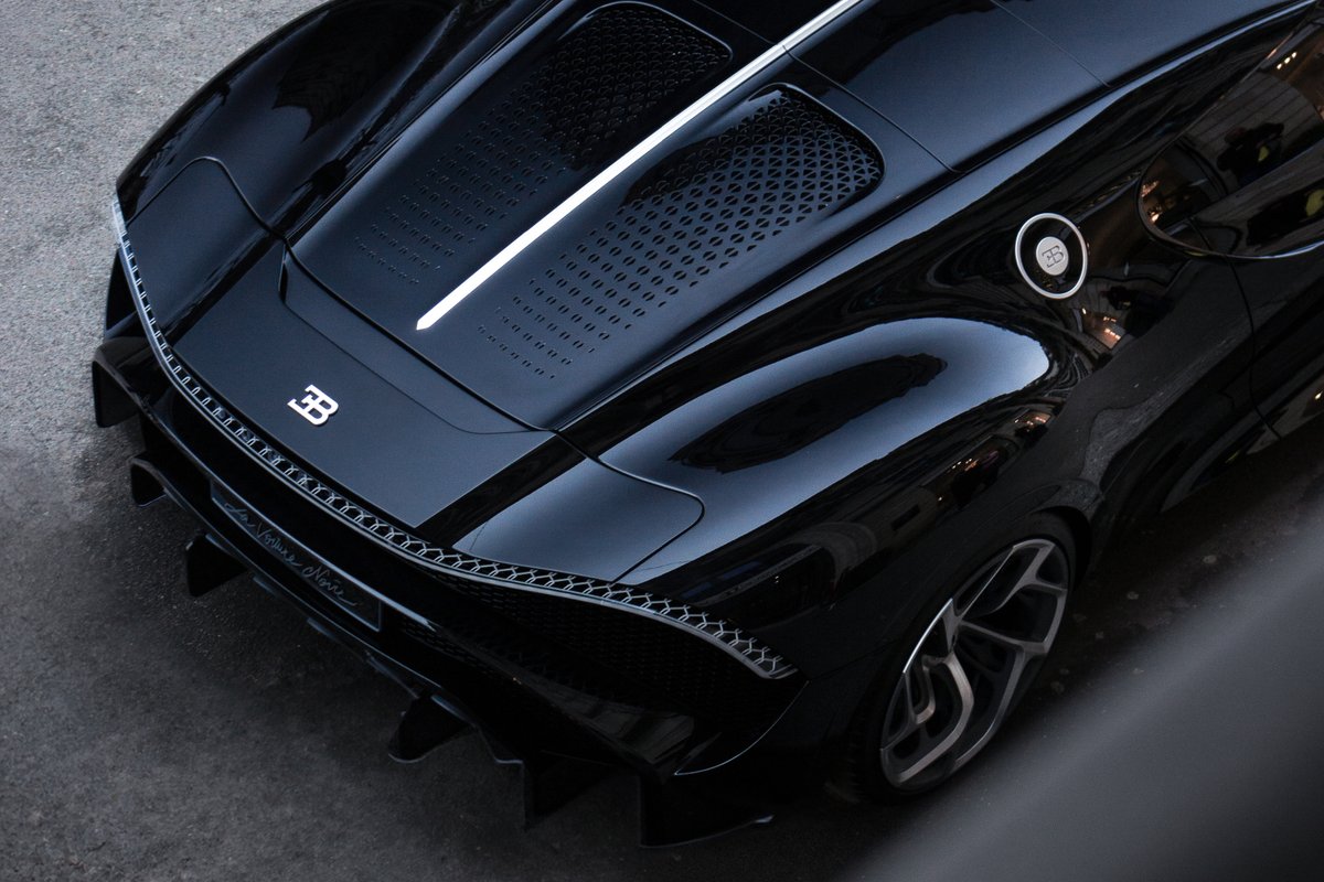 A fleeting icon in the heart of Paris. The one-of-a-kind BUGATTI LA VOITURE NOIRE, the pinnacle of automotive Haute Couture, brought its unmatched sophistication to the legendary Avenue George V.

#BUGATTI #BUGATTITourbillon   #TOURBILLON
–
bugatti.link/consumption