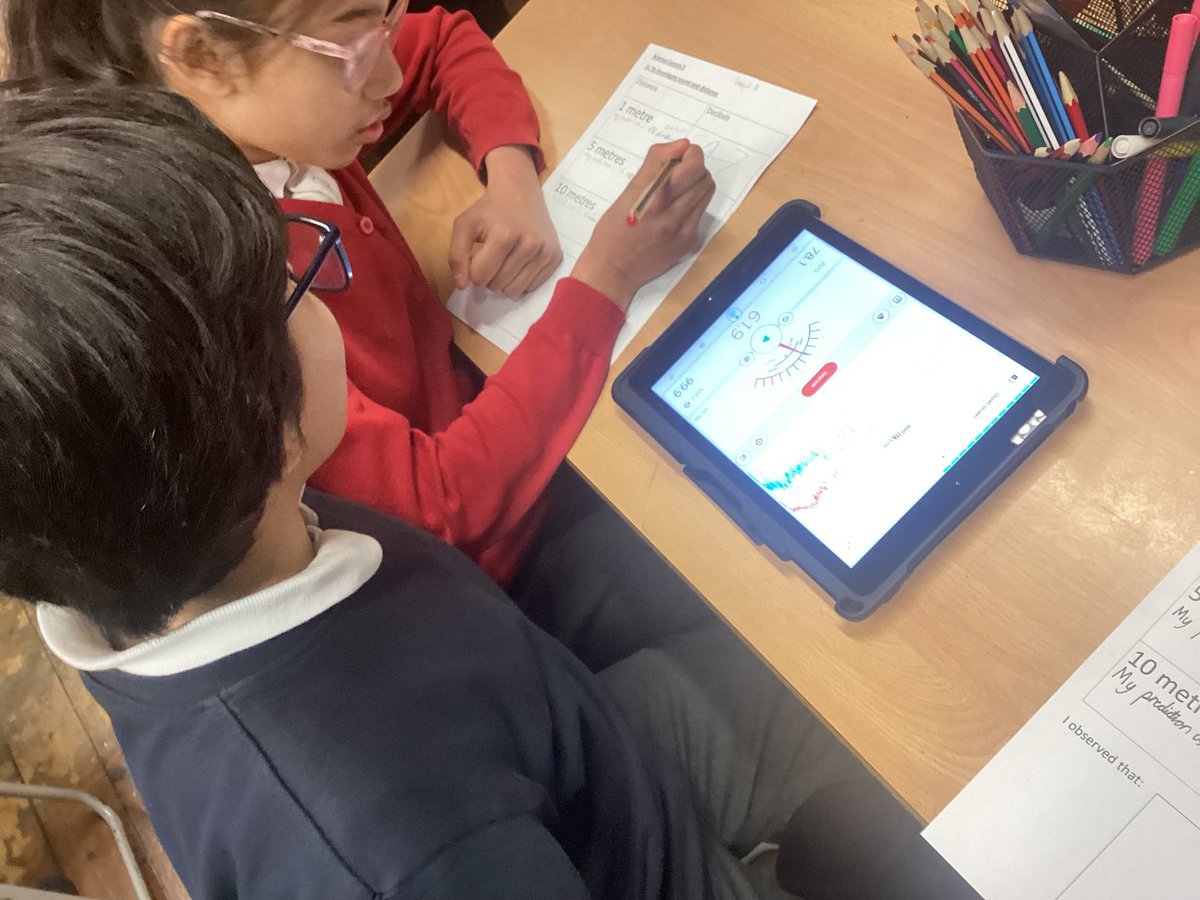 MayflowerSch's tweet photo. In Corita Class, we carried out sound investigations- ‘sounds get quieter as the distance between the sound source and your ear increases.
#science #soundinvestigation #CoritaClass #Year4 #LKS2 https://t.co/tF8doF8iNd