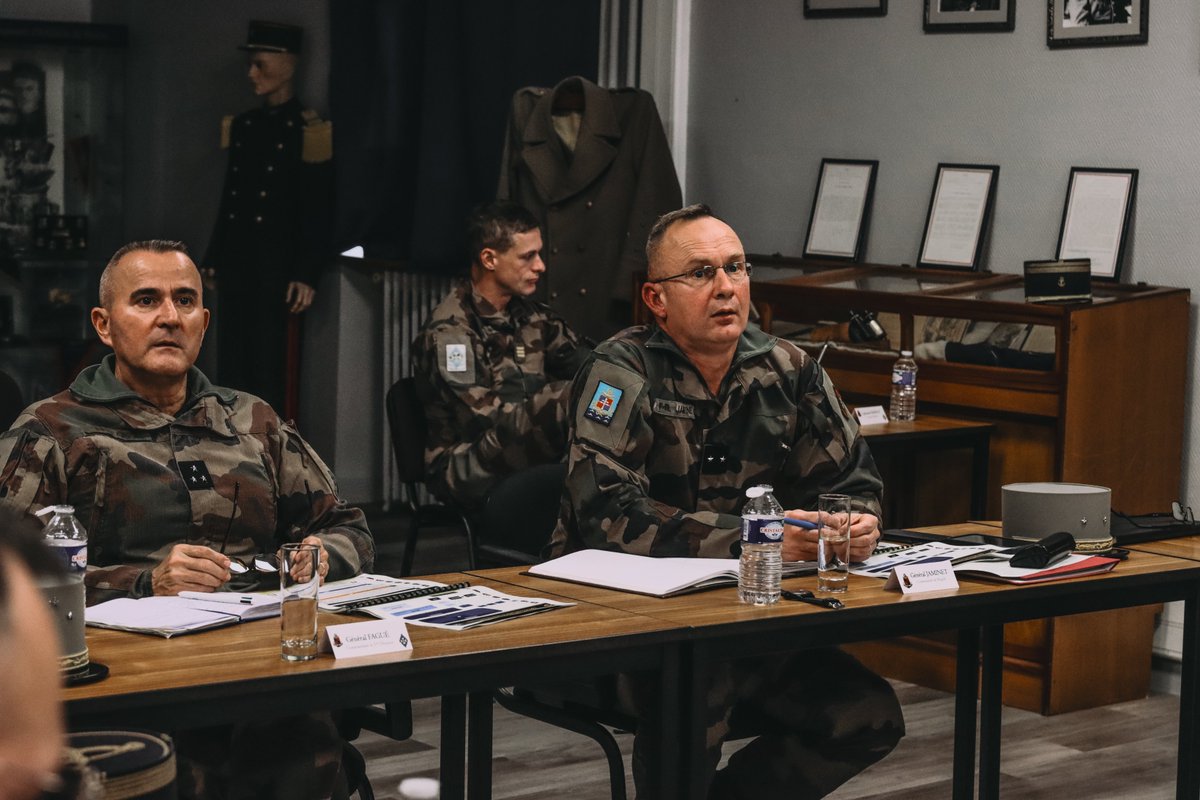 La 9e BIMa reçoit son chef, le général de Division Jean-Pierre Fagué, commandant la 1re Division.
 La manière de combattre de la brigade, les innovations en cours et la richesse humaine de la grande famille de la "9" ont été au cœur des échanges.
Semper et Ubique.