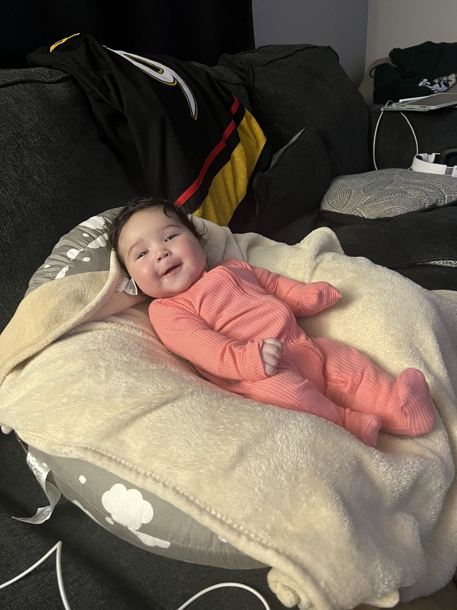 UnknownZoneTJ's tweet photo. The best gift this thing called life gave me. My stinky mama is 5 months old 🌎❤️💙💜💛♾️#BabyAD @jetplanejaylaa thank you 😘😘❤️♾️ https://t.co/ftIX7yytq7