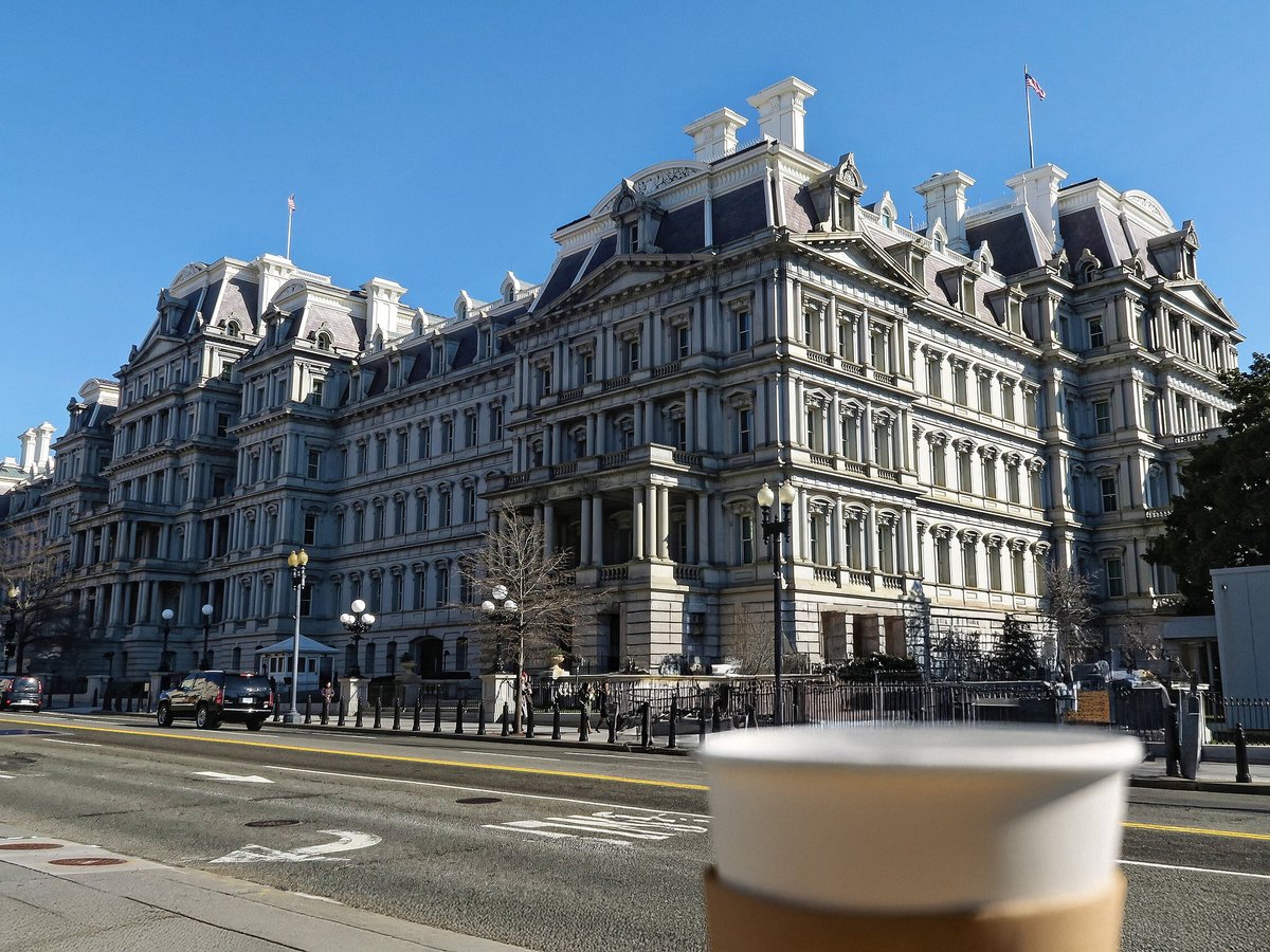 dogegov_intern's tweet image. Gm.

Coffee + dip buying = ready for day 1 of AI Agent training. LFG!