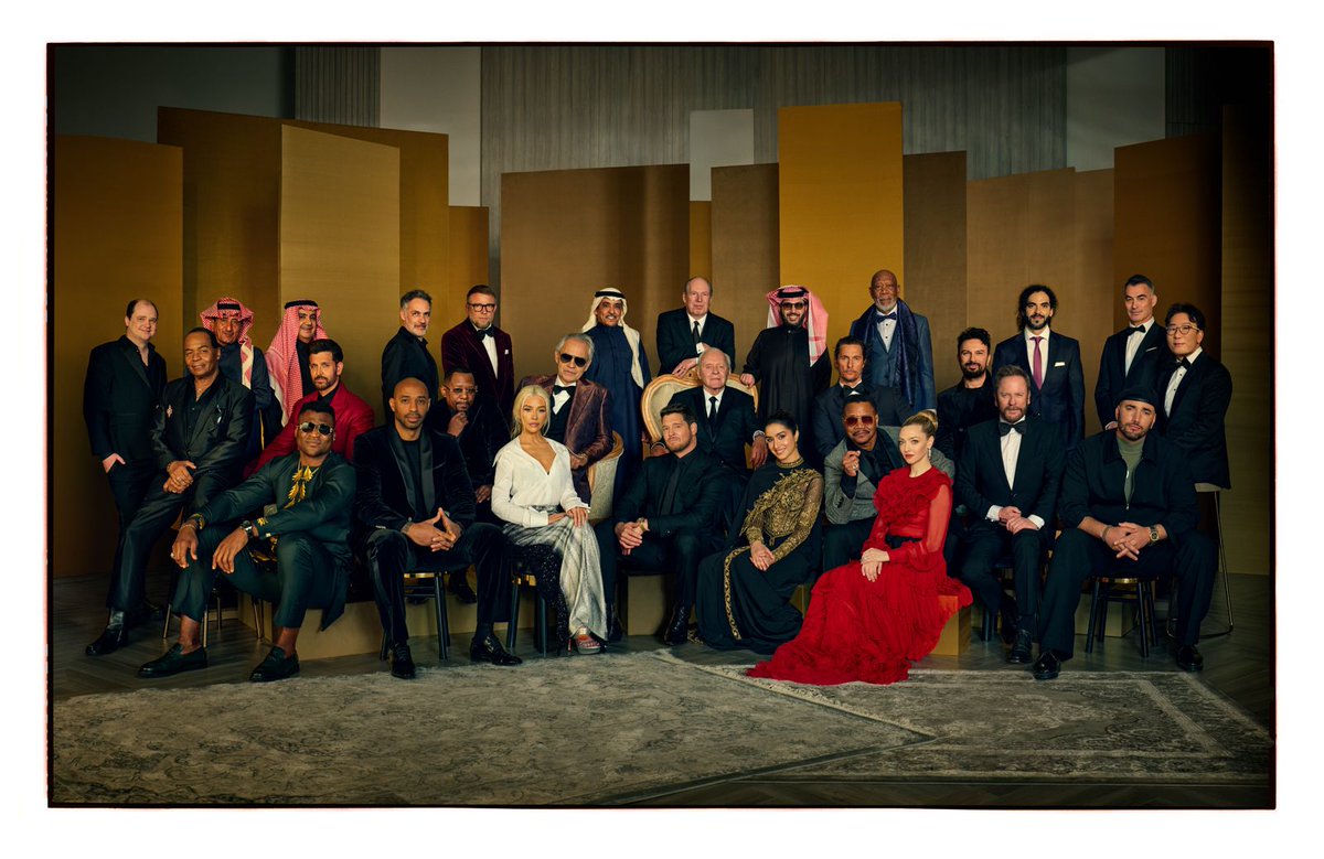 المستشار تركي آل الشيخ ووزير الإعلام سلمان الدوسري ورئيس مجلس إدارة مجموعة MBC وليد آل إبراهيم في لقطة تذكارية مع نجوم العالم بـ #جوي_اوورد

<a href="/Turki_alalshikh/">TURKI ALALSHIKH</a> 
<a href="/SalmanAldosary/">سلمان الدوسري</a> 

#JOYAWARDS
#RiyadhSeason
#Bigtime