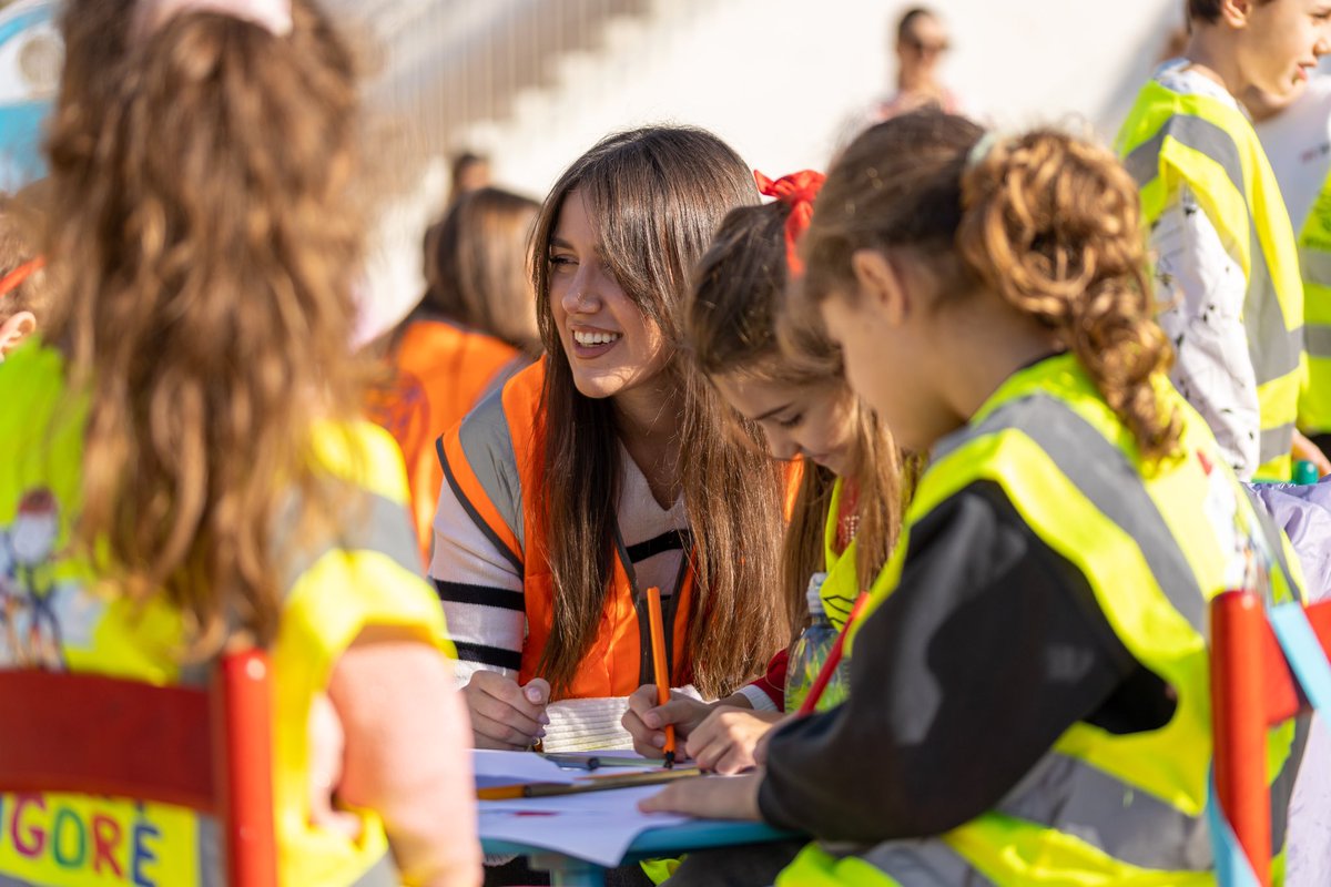 dpshtrr's tweet photo. 🥳 Ku ka event në funksion të edukimit, aty gjendet gjithnjë ekipi i Sigurisë Rrugore pranë DPSHTRR! 

Dita e sotme bëri bashkë DPSHTRR,  A.F.P.R.A, Kryqi i Kuq Shqiptar, Bashkia Tiranë, dhe TUMO Tirana secili me programet  e tyre me një qëllim të vetëm: https://t.co/Vs0Zfomt08