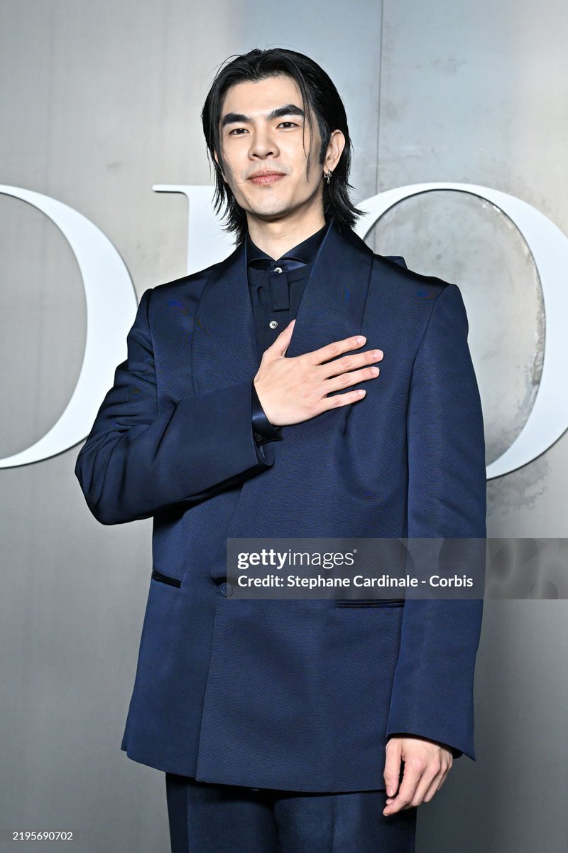 sunshinexxjk's tweet photo. ไม่จม ไม่หาย ซิกเนเจอร์มาก gettyimages เป้าหน้าฟ้าประทานความหล่อของพี่มาย ดูมีความเป็นมาเฟียที่หล่อแบบดิบๆและความกร้าวใจ

DIOR DUO MILEAPO AT PFW

#MileApoDiorWinter25
@milephakphum #MilePhakphum https://t.co/hsuPlQhipo
