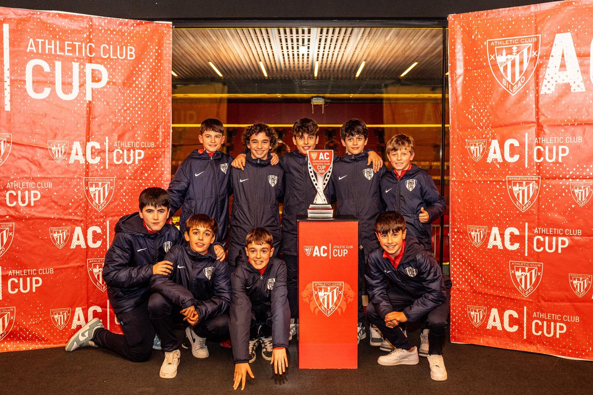 SDLEIOAoficial's tweet photo. 🔝 Nuestro 2012A presente en la presentación de la #ACCup . 

#AupaLeioaBETI💙♥️ https://t.co/qA3t6Zz3cn