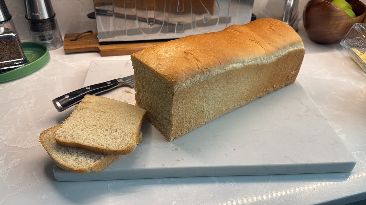 JmeBBK's tweet photo. I ain’t buying bread again 🍞 https://t.co/dLkVaWEnqk