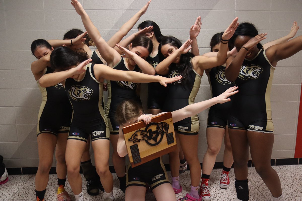 The plaque is back! The girls reclaimed the 529 shootout plaque after a hard fought 33-36 dual over langham!