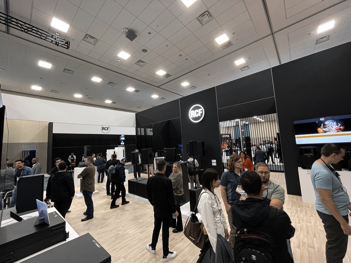 rcf_audio's tweet photo. RCF is live at NAMM 2025! π§
π Booth 17410 | π Demo Room 17108
Experience the SUB 9000 Series, NXL 14-A, and more. Stop by and feel the sound!
-
-
#RCFaudio #ExperienceRCF #fair #exhibition #NAMM #NAMMShow #NAMM2025 #audioengineering #soundculture #RCFsound #soundengineer https://t.co/UFFPScjQhZ
