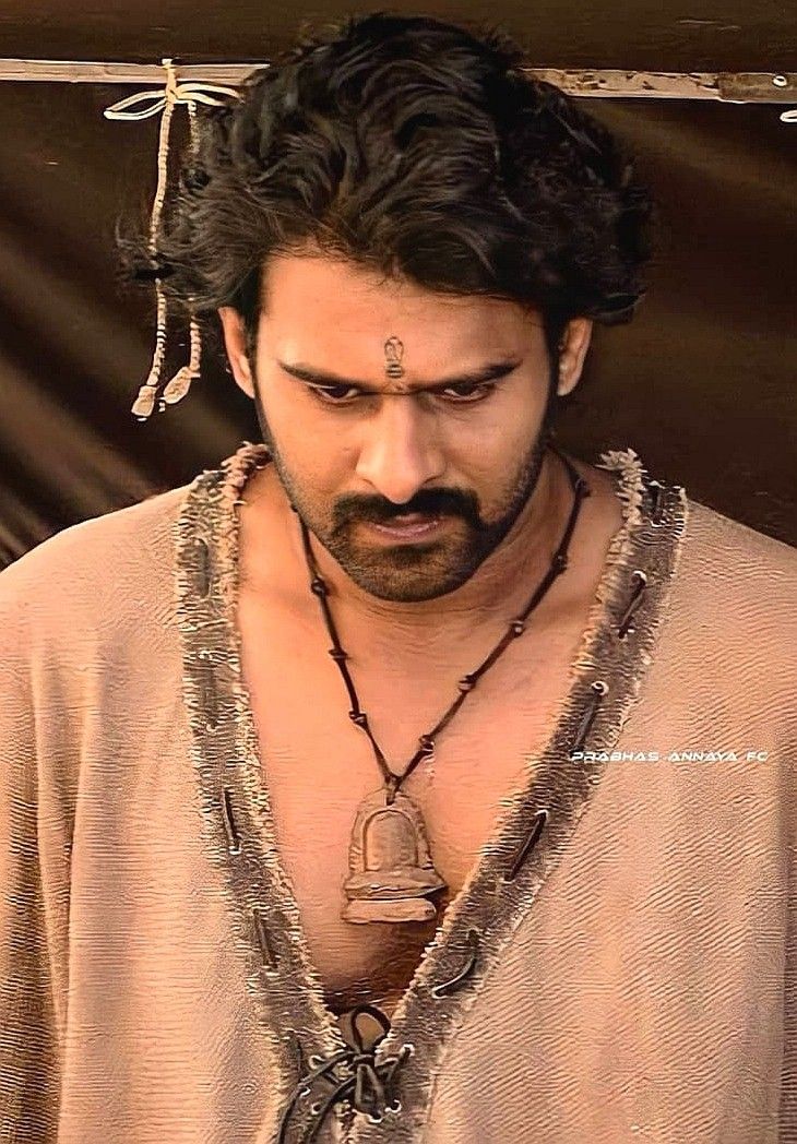 DarlingsWorld79's tweet photo. Shivudu's charm🧿❤️
#Prabhas #Prabhas𓃵 #Rebelwood #MyFavPics #RarePics https://t.co/mFK54UywHI