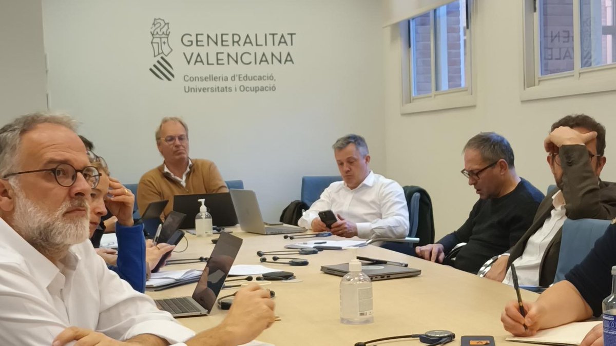 Ih2ef's tweet photo. #CycleIH2EF session 5 en Espagne : découverte d'un système éducatif singulier, de l'école à l'université
💬 Les auditeurs et auditrices perçoivent la façon dont l'Espagne s'approprie les questions d'autonomie et de responsabilité dans l'éducation, notamment via l'exemple de la communauté autonome de Valence