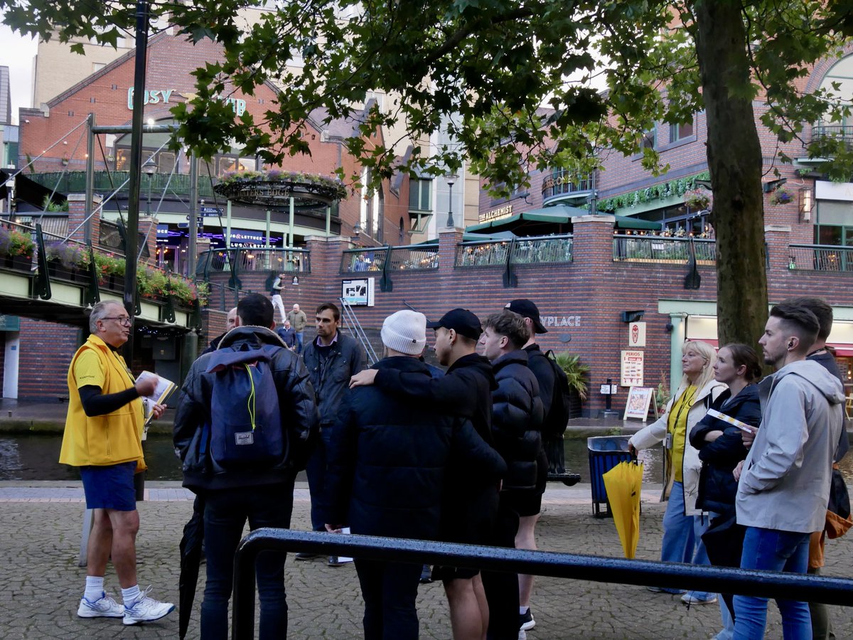 BhamRoundhouse's tweet image. Become a Roundhouse volunteer in 2025! Be a part of this exciting urban heritage attraction in the heart of the city as a Heritage Tour Guide and Kayak Tour Support!
Interested and want to find out more? We’d love to hear from you!
Visit our website here:
roundhousebirmingham.org.uk/volunteer/